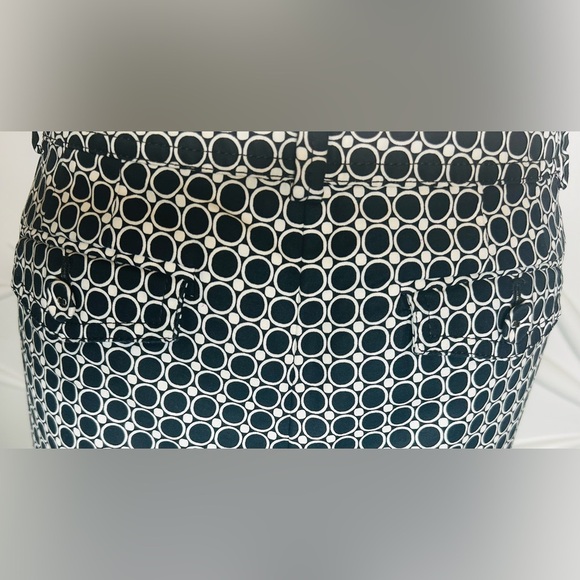 Ann Taylor SZ 8P Margo style dark navy & white geometric print capris, waist 33” - Picture 3 of 6